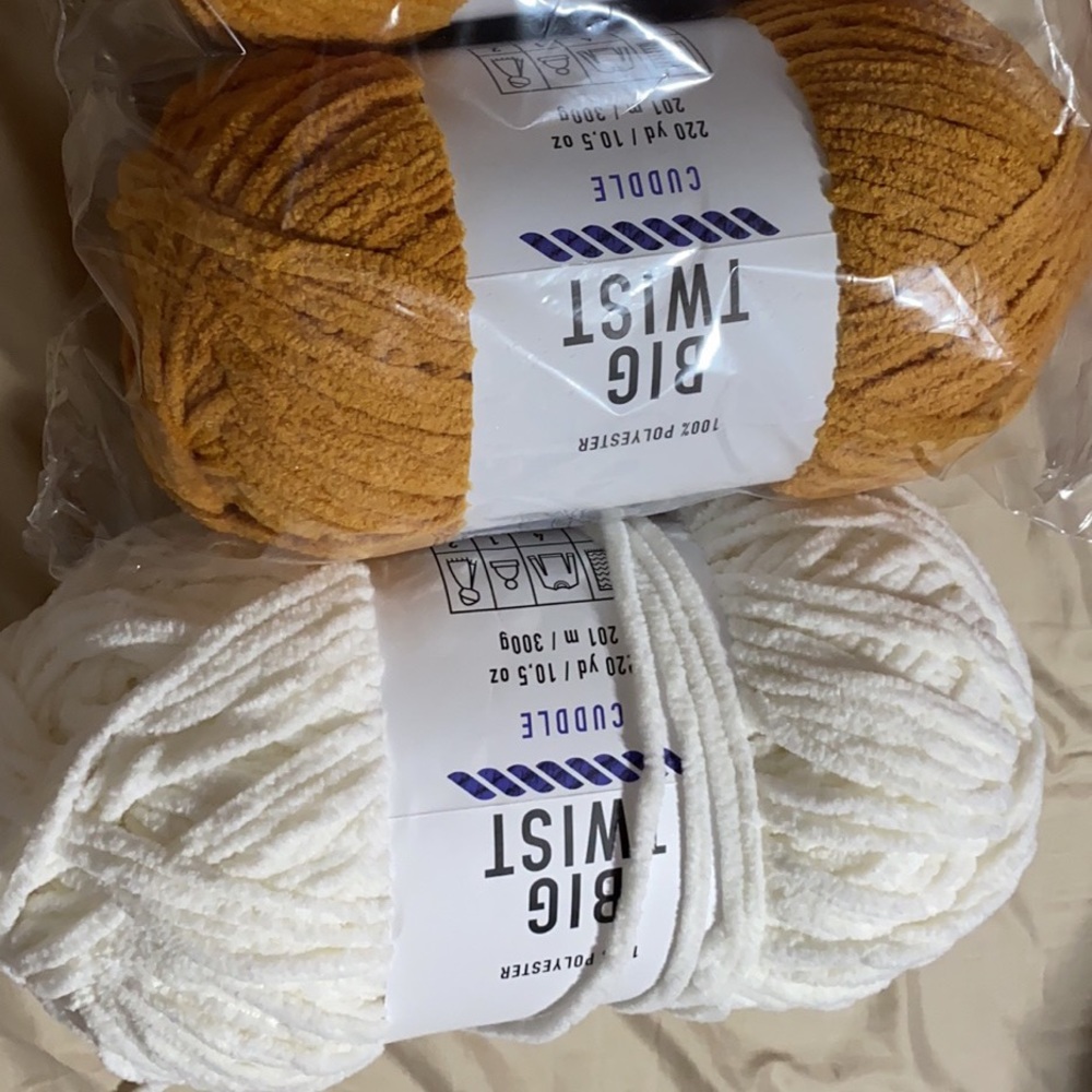 Jumbo Big twist cuddle yarn